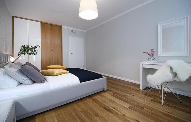 Nice Apartments Вроцлав Екстериор снимка